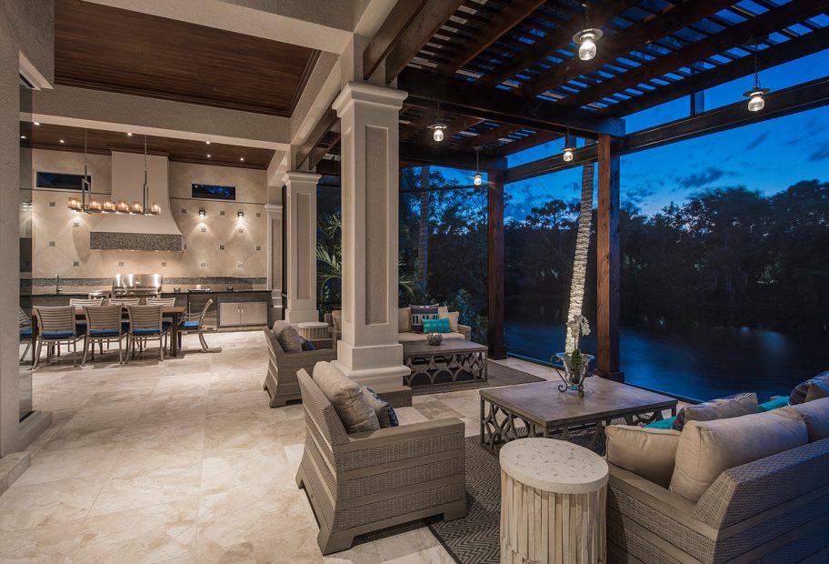 Outdoor Living to Dining