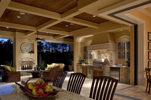 Outdoor Kitchen and Lanai