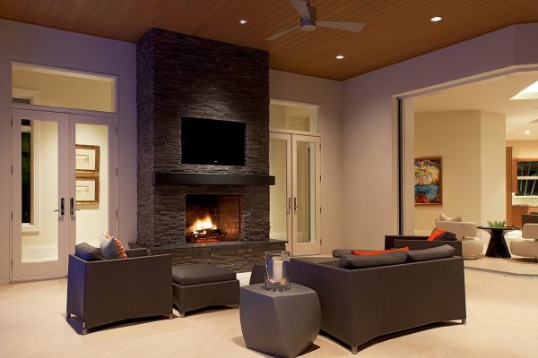 Lanai Fireplace and Seating